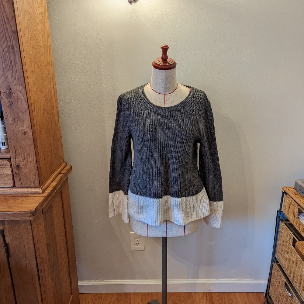 Gap For Good Size S Bell Sleeve Cotton Sweater Block Gray/White
